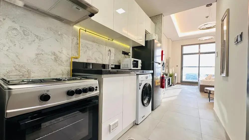 Spacious Studio Apartment Canal View Business Bay by Belvilla - photo 19