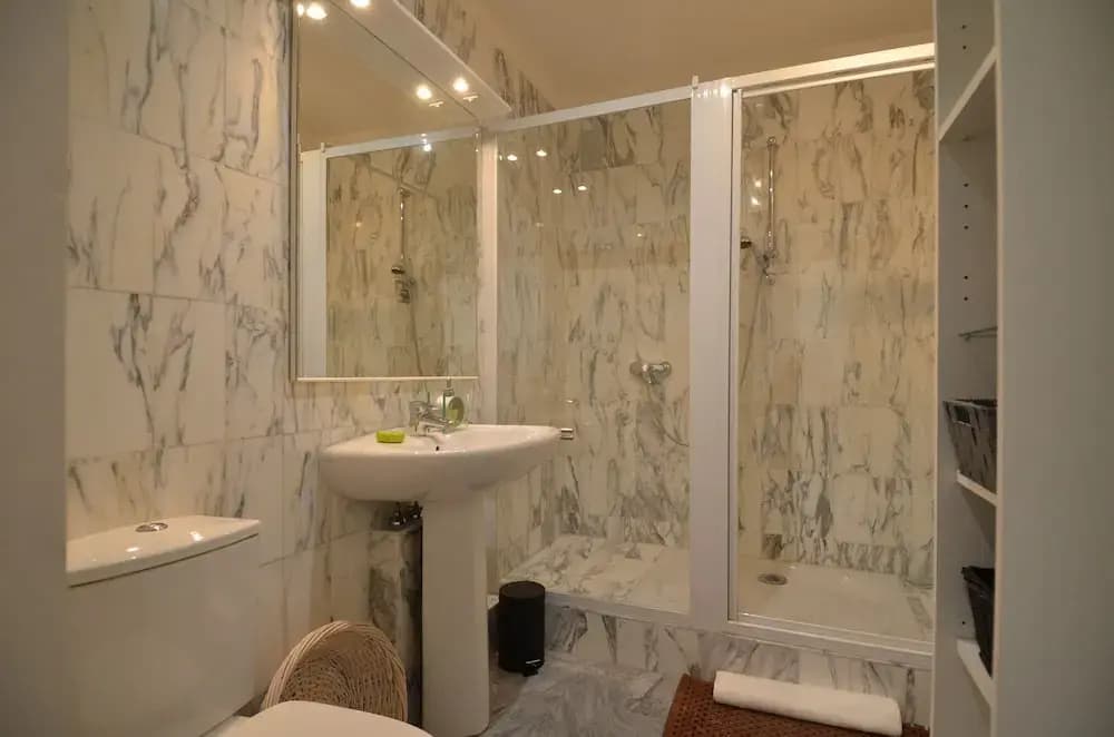 Large studio 4 persons with balcony Valrose district in Nice - photo 5