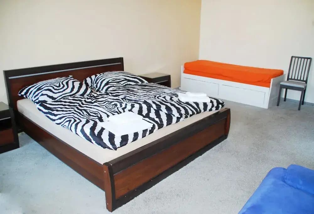 True Old Town Square Apartments - photo 4