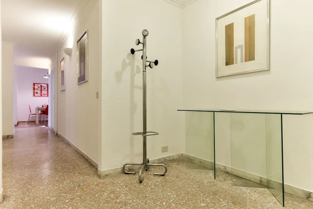 Red & White Vatican Apartment - photo 8