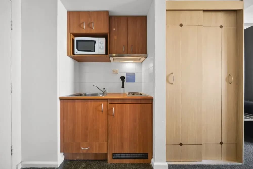 Bright Studio With Pool Access in Parramatta - photo 10