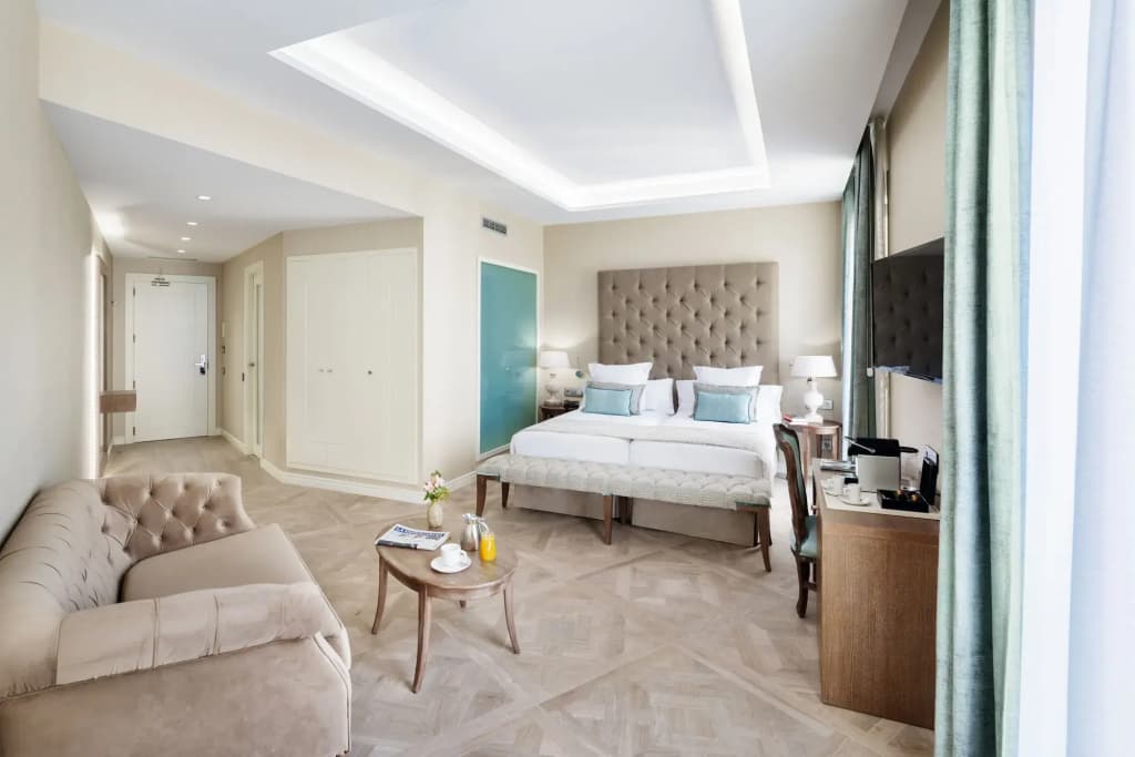 Lamaro Hotel - photo 5