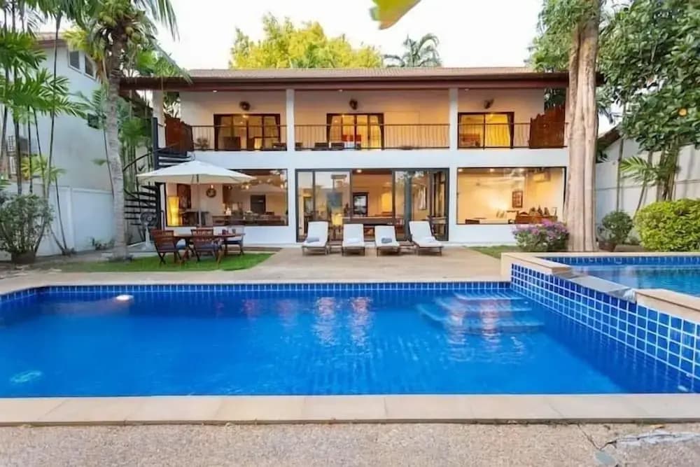 CoconutPalmsJacuzzipoolhugeproperty v136 - photo 8