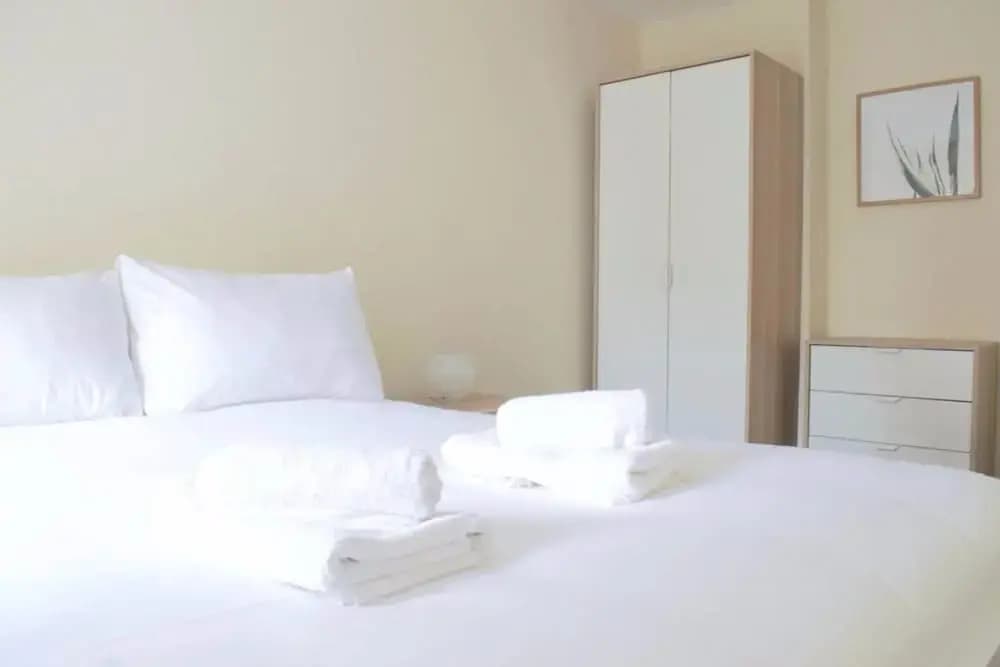 1 Bedroom Flat In Old Town - photo 3