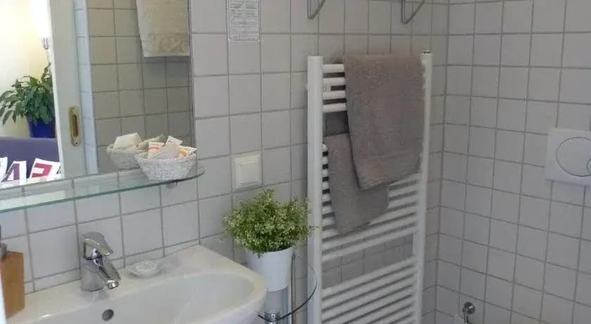 Stadtnest Bed  Breakfast - photo 8
