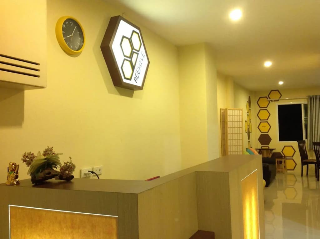 Beehive Patong Hostel - photo 1