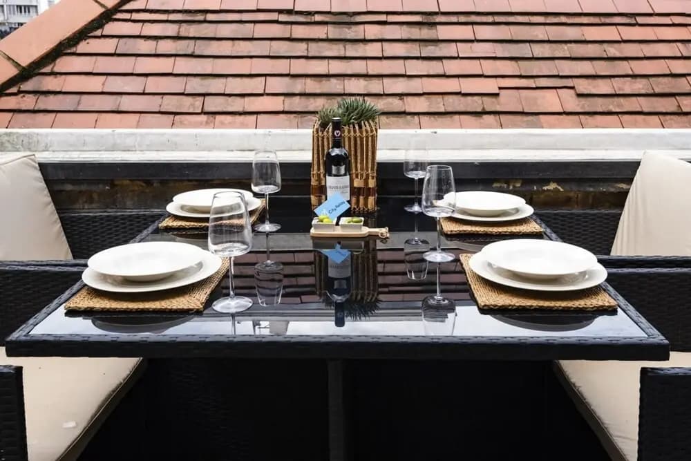 Stylish Hyde Park Gem - photo 11