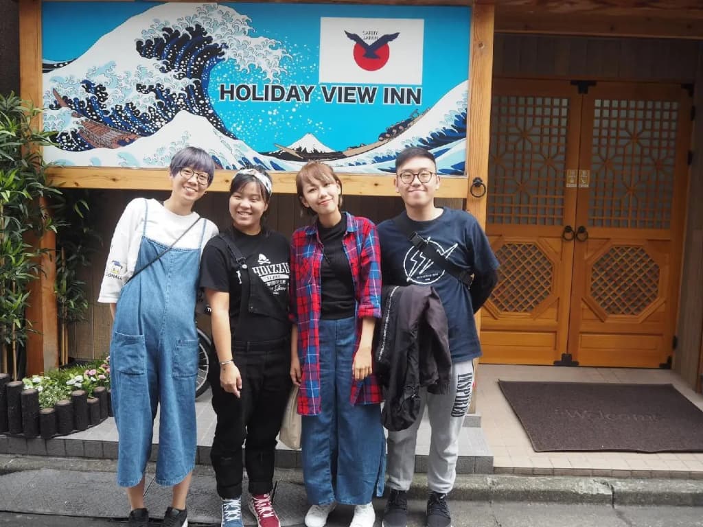 HOLIDAY VIEW INN - Hostel - photo 11