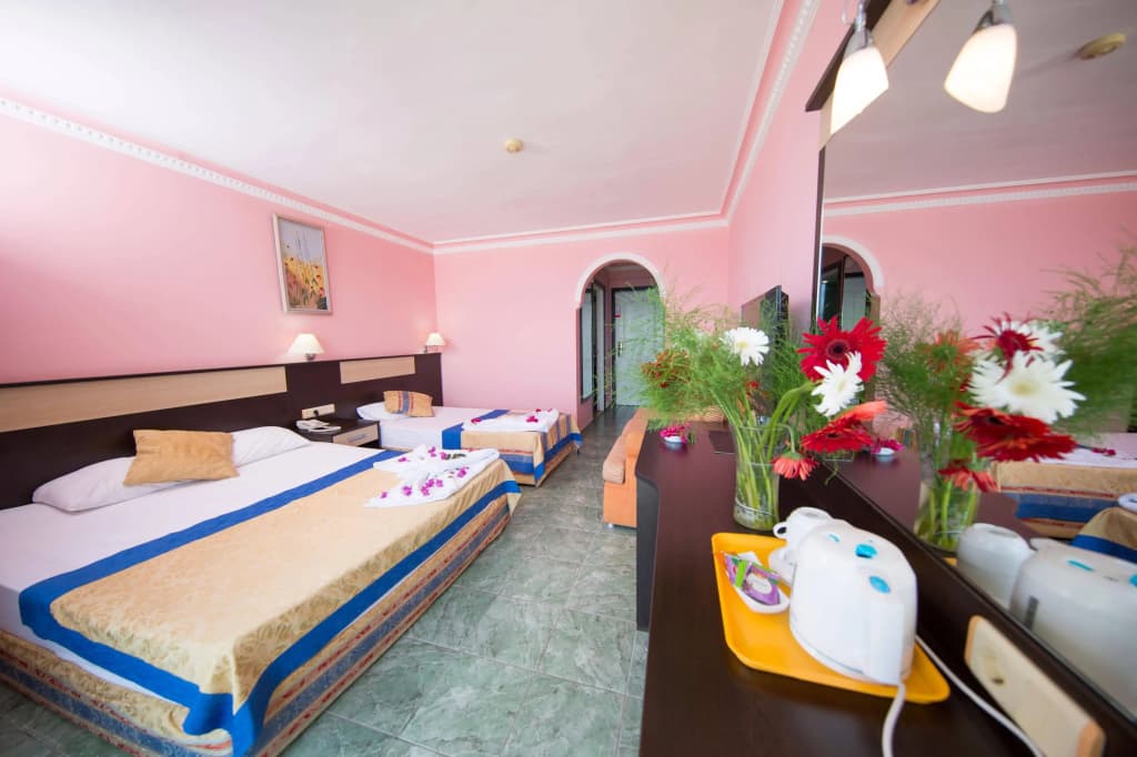 First Class Hotel - photo 2