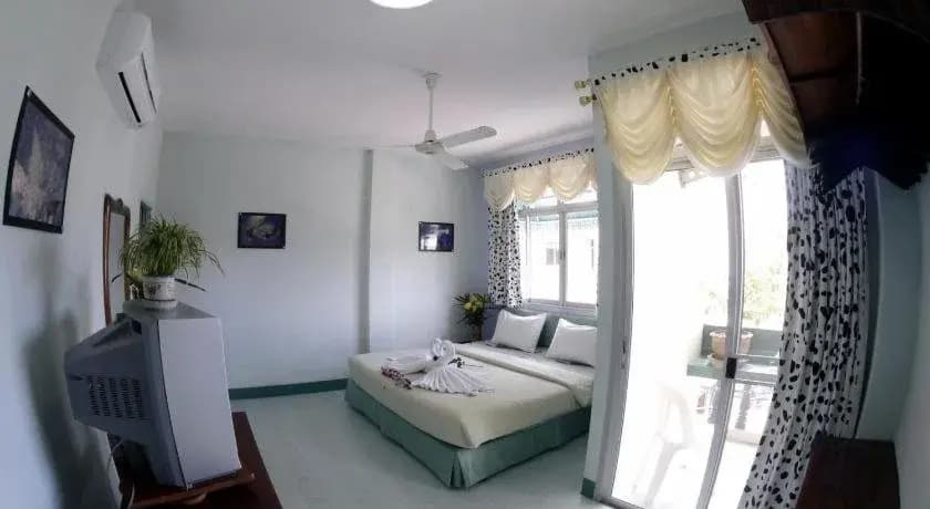 Dive Den Guesthouse - photo 3