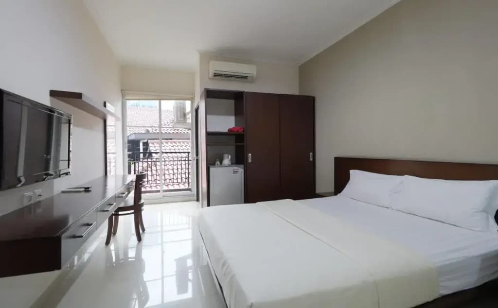 Clover Residence Near Mall Ambassador - photo 15