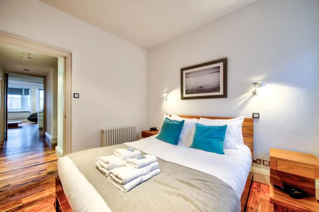 Sumptuous 2BR Apt Next To Edinburgh Castle! - photo 5