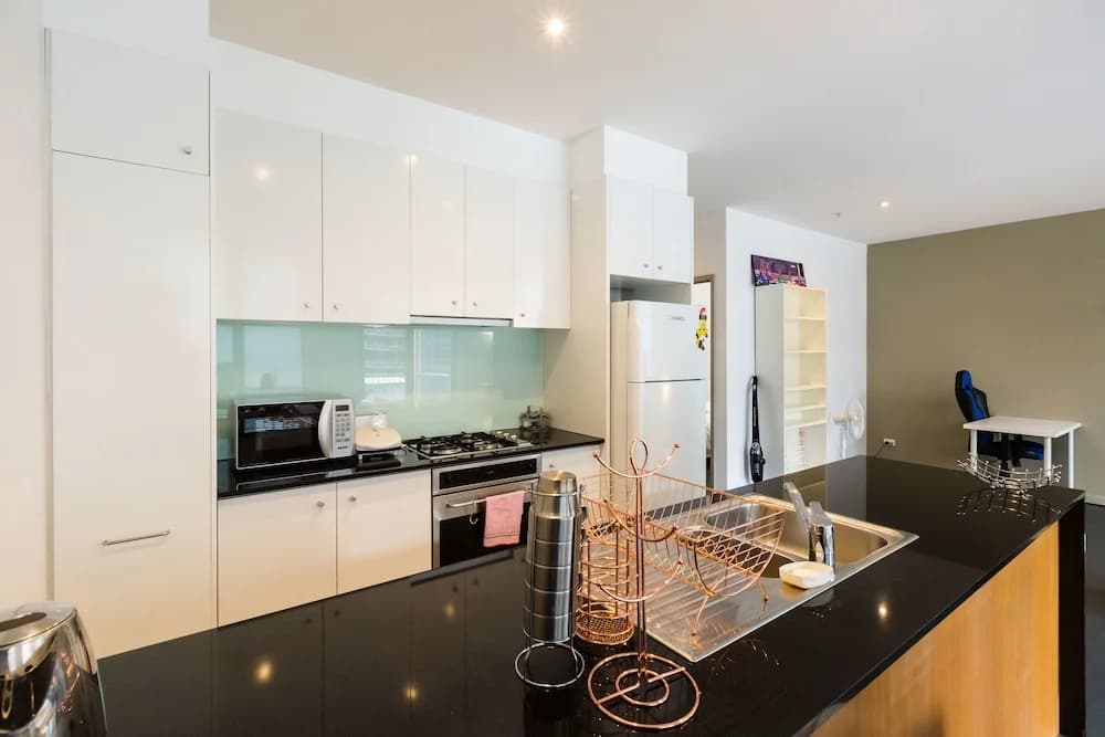 MEGAN, 2BDR Melbourne Apartment - photo 5