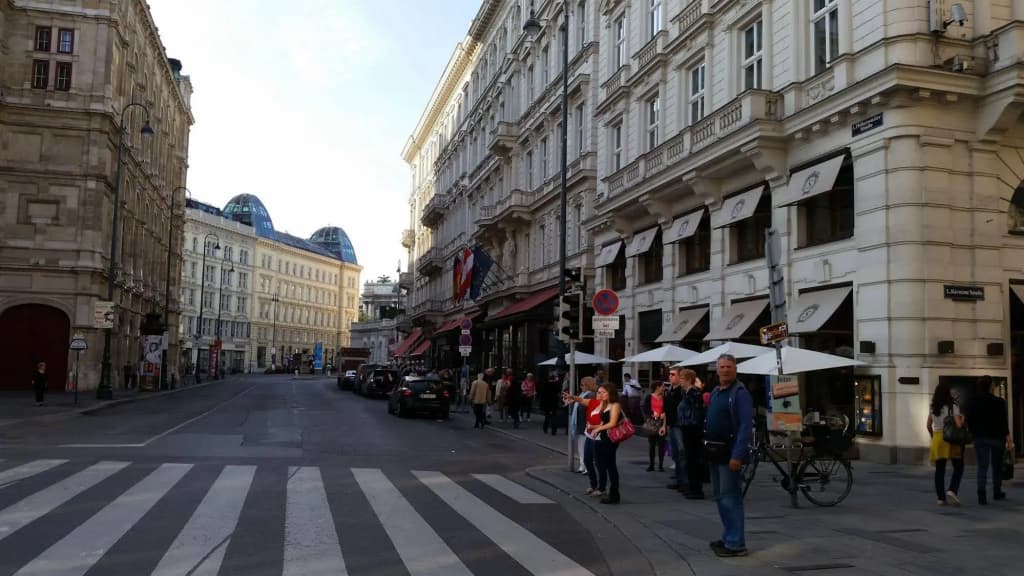 Goldfisch Apartment Vienna Opera House - photo 1