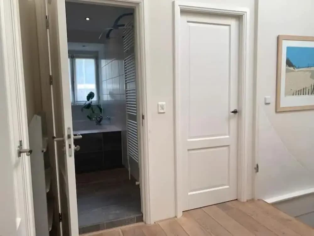 Bright Waterview Apartment - photo 11