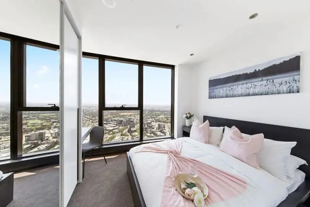 Lovely 3BR Apt With Panoramic Views, Free Parking - photo 4