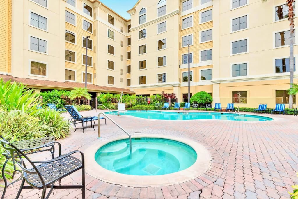 Condo Close to Universal Studios - Pool, Hot Tub! - photo 10