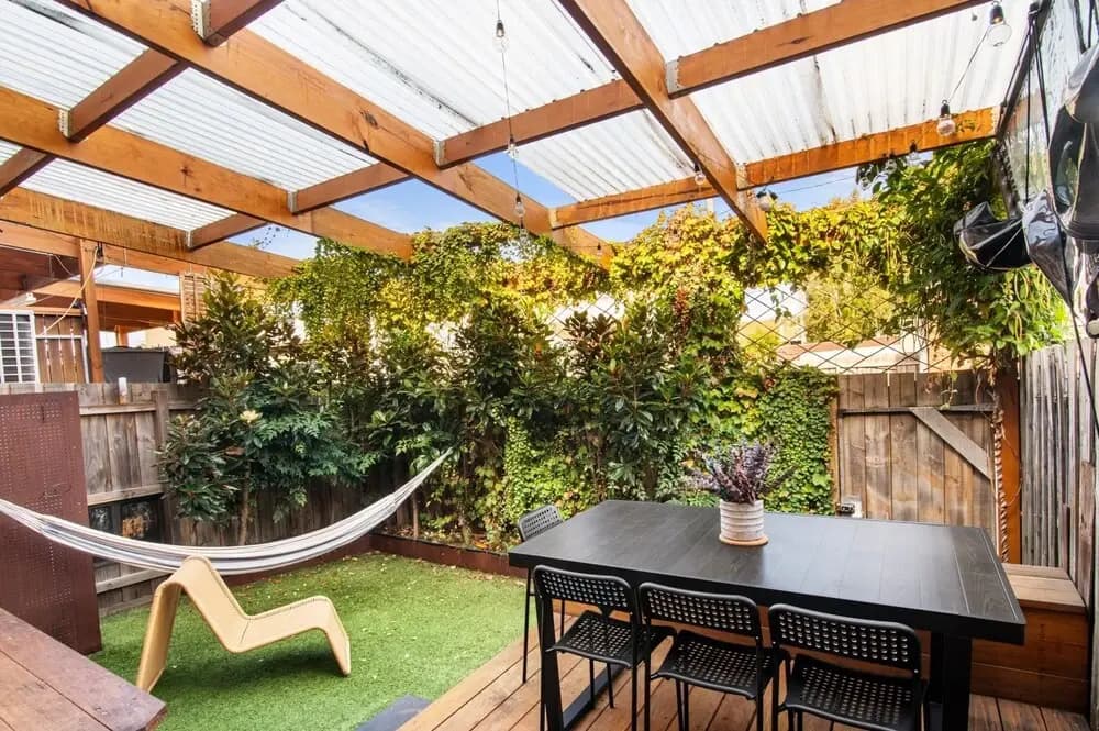 Family Friendly 3-bed With Courtyard & Parking - photo 9