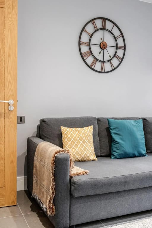3 Bedroom Apartment in Stratford City - photo 11