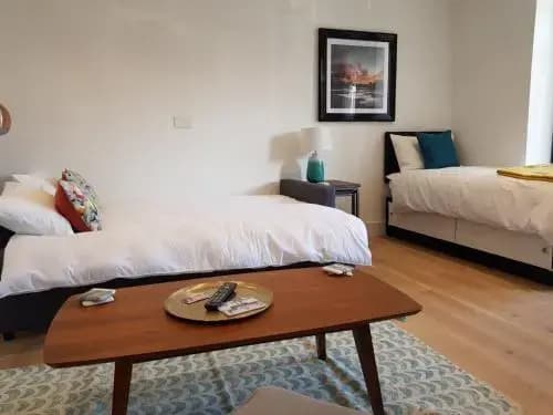 Stunning Ealing Apartment - photo 45