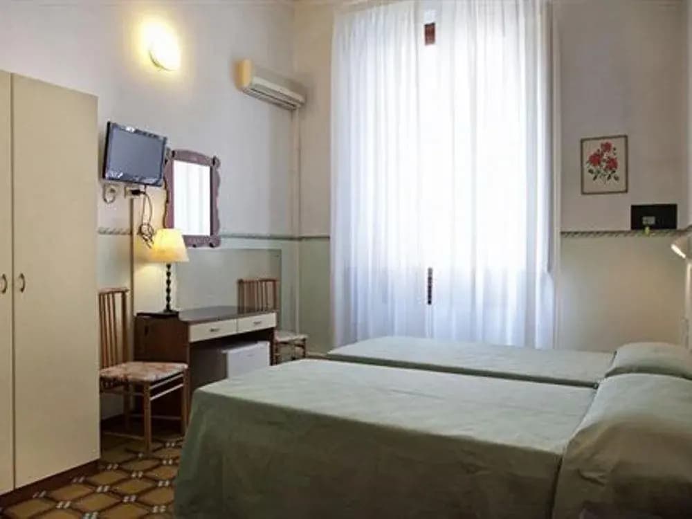 Hotel Serena - photo 4
