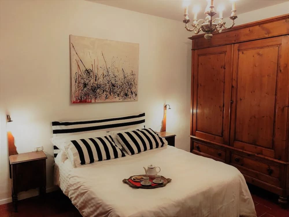 Golden Authentic Florentine Gem, Perfect Location - photo 10