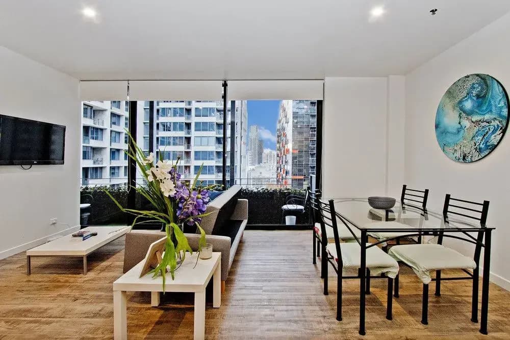 2 Bedder Melbourne Apt in New York End - photo 13