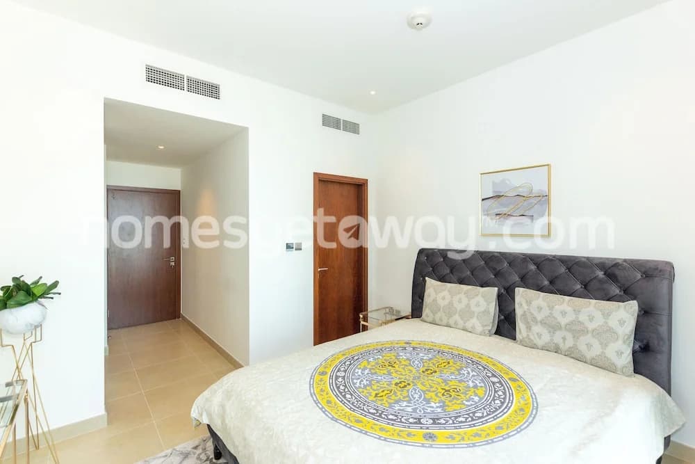 Homesgetaway- 2BR in Marina Gate Tower 2 - photo 4