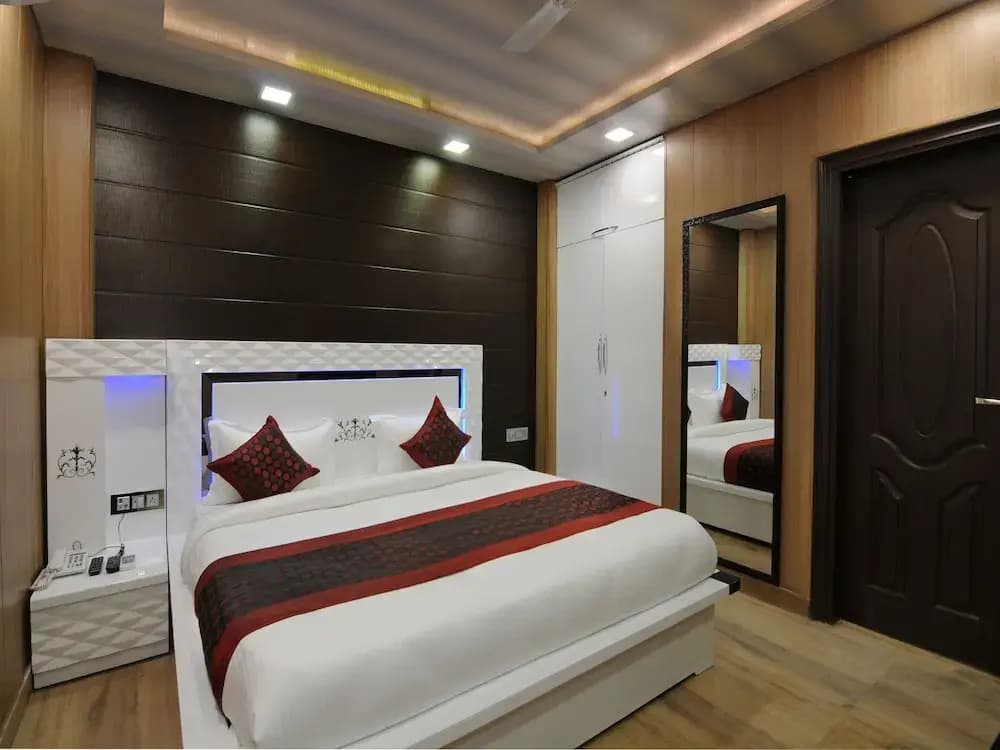 Oyo 12148 Flyover Inn - photo 1