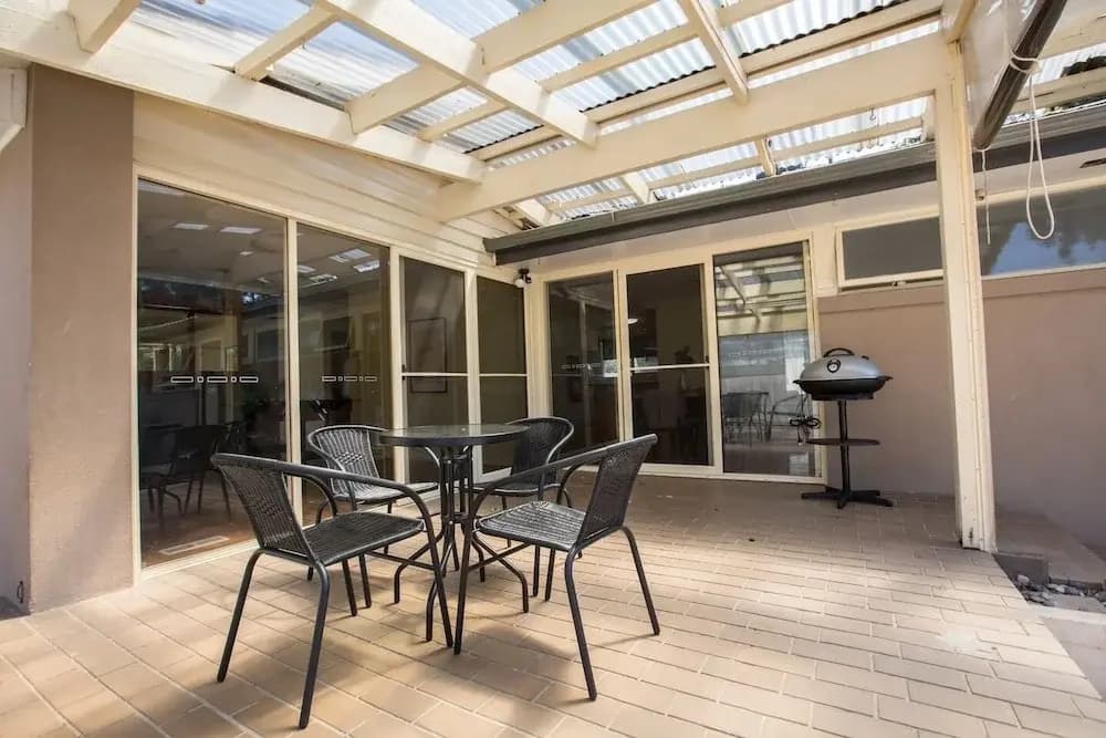 Spacious Comfortable Home in Wheelers Hill+pool - photo 8