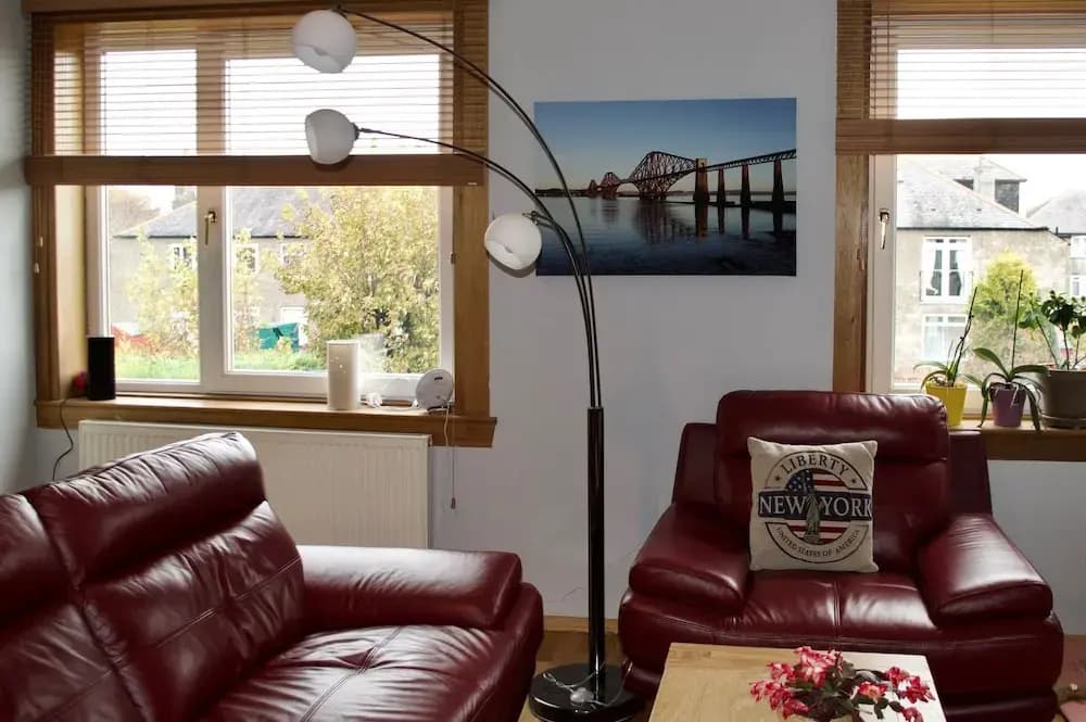 2 Bedroom Flat With Private Garden - main photo