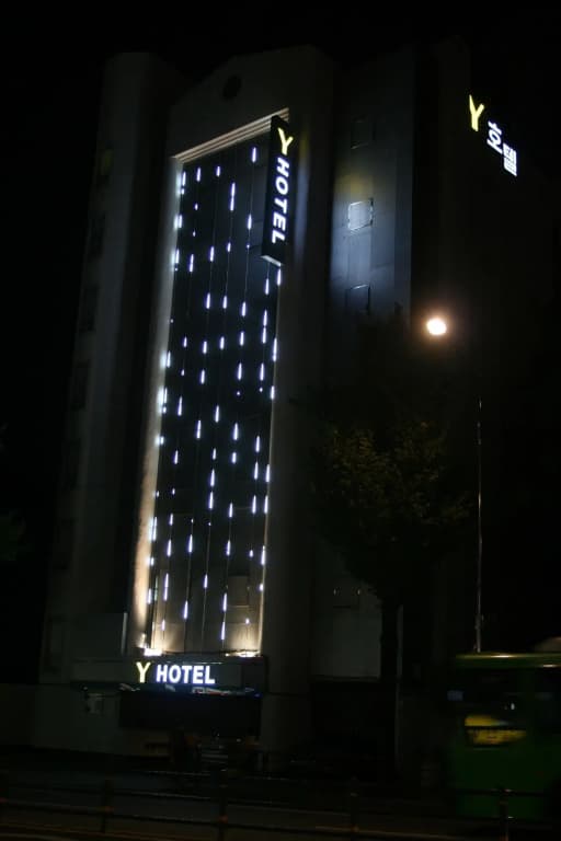 Y Hotel - photo 18