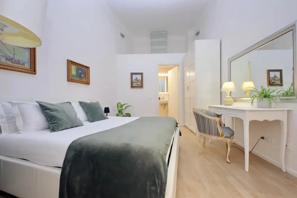 Treasurerome Opera Trevi Green Suite 2BR - photo 3
