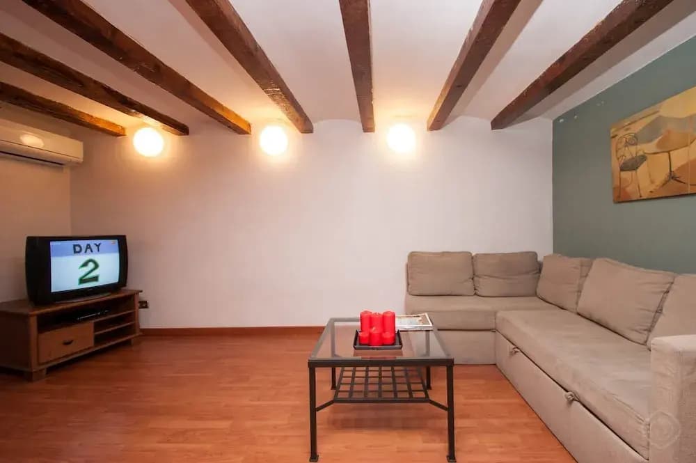 Rustic Poble Sec Apartment - photo 10