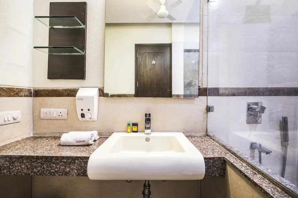 Stallen Suites Nehru Place by FabHotels - photo 10
