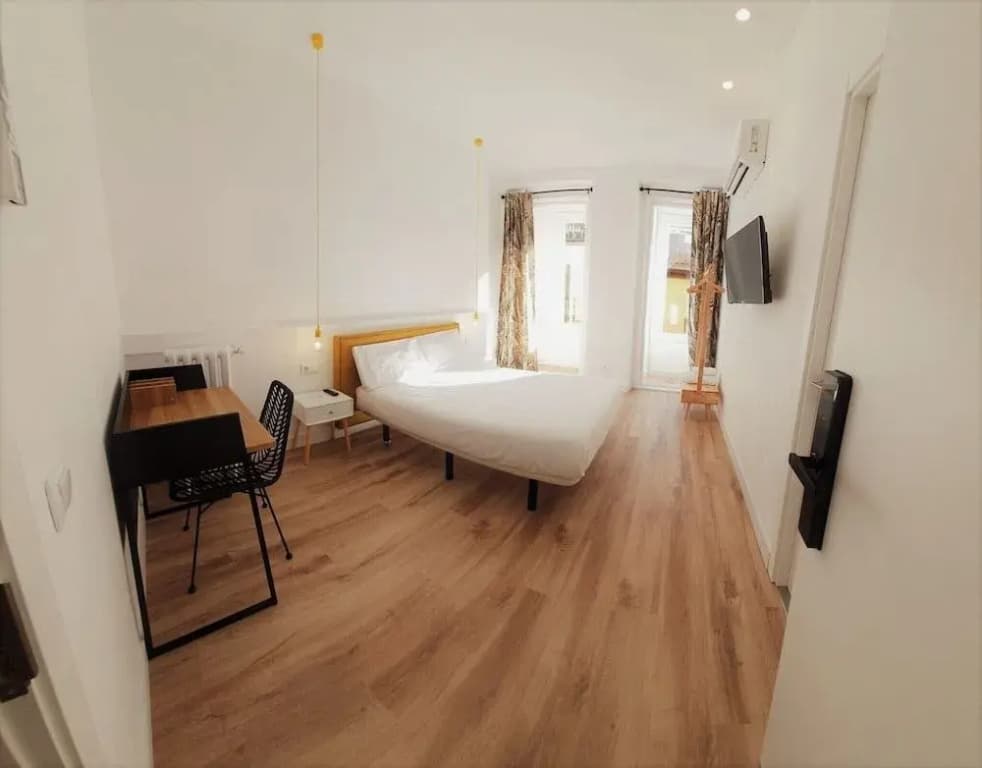 Hostal Manuela by gaiarooms - photo 4