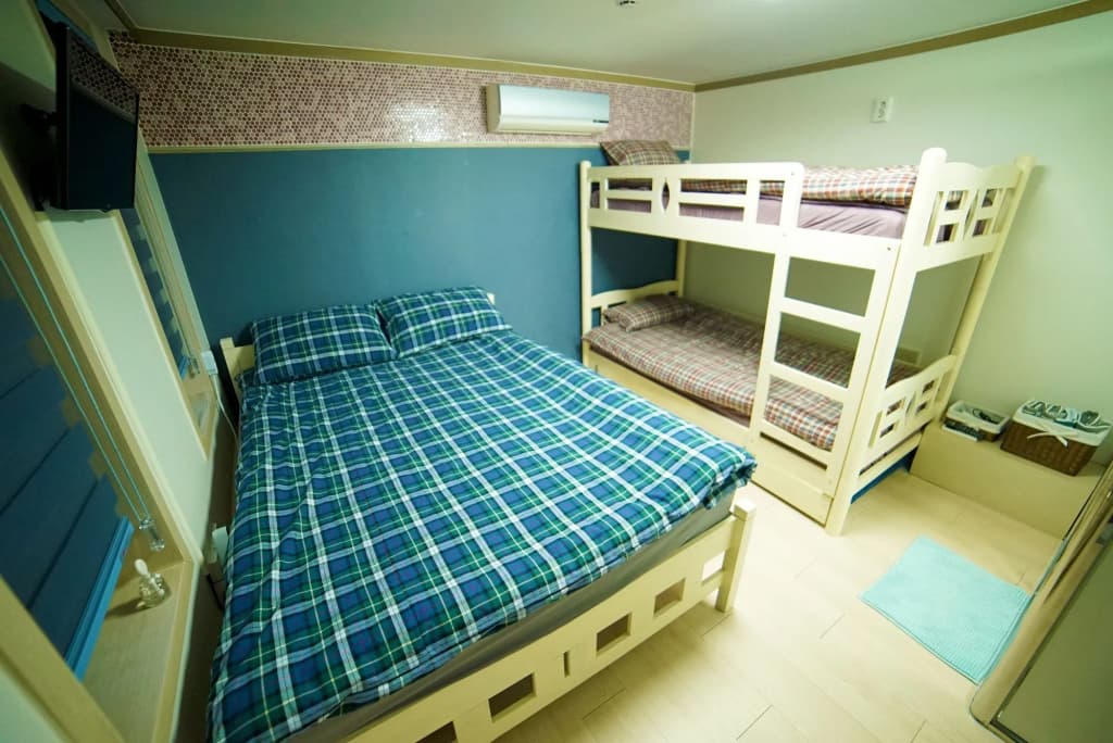 Yolo Guesthouse - Hostel - photo 6
