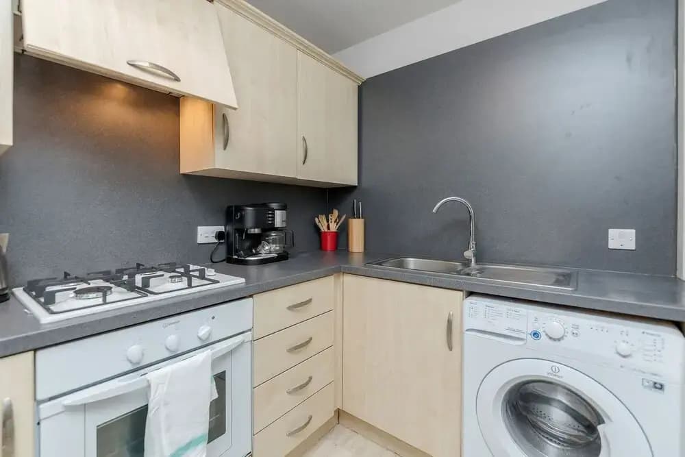 Hoxton 2 Bed Apartment by BaseToGo - photo 16