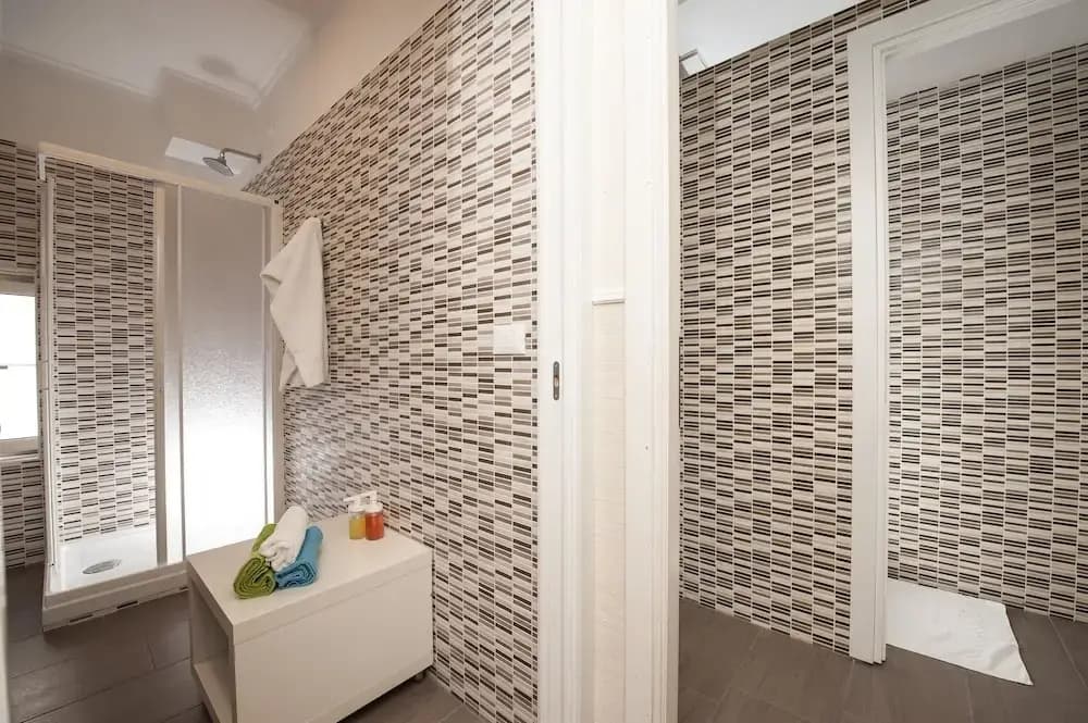 Des Artistes Budget Rooms - photo 5