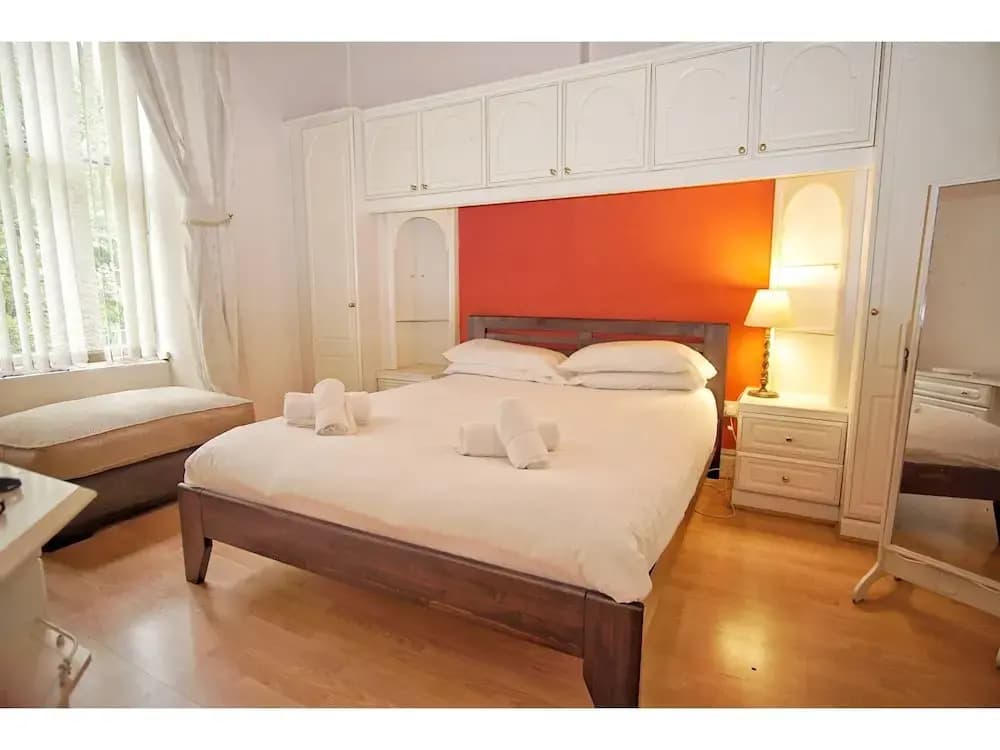Spacious 2 Bedroom Flat, Leith Walk - photo 6