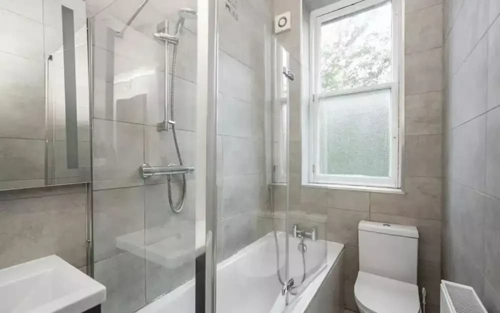 Spacious 3-Bedroom Flat in Charming Bruntsfield - photo 2