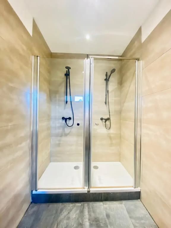 Spacious 4BR for 15 & 15 Min to Danube - photo 45