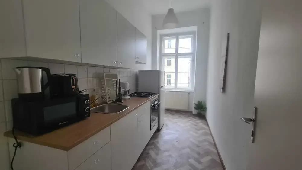 Chic 3BR Belvedere Apartment - photo 10