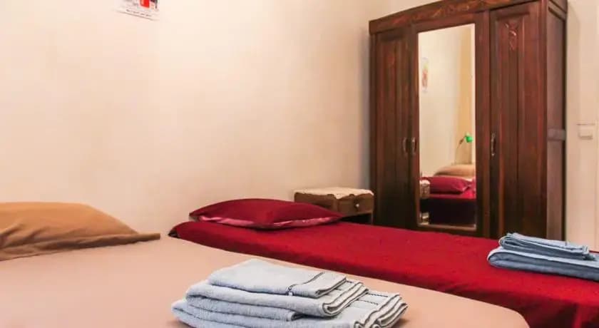Room in apartment - Rue Droite - photo 5