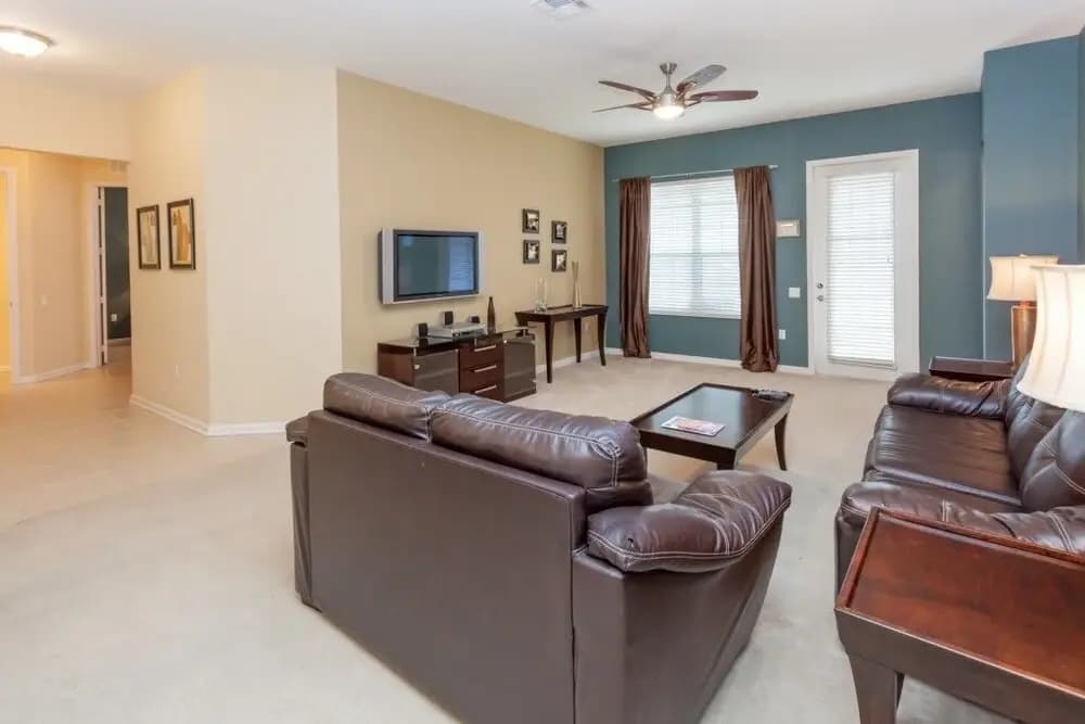 3 Bed 2 Bath Premium Lakeview l 1006 - photo 3