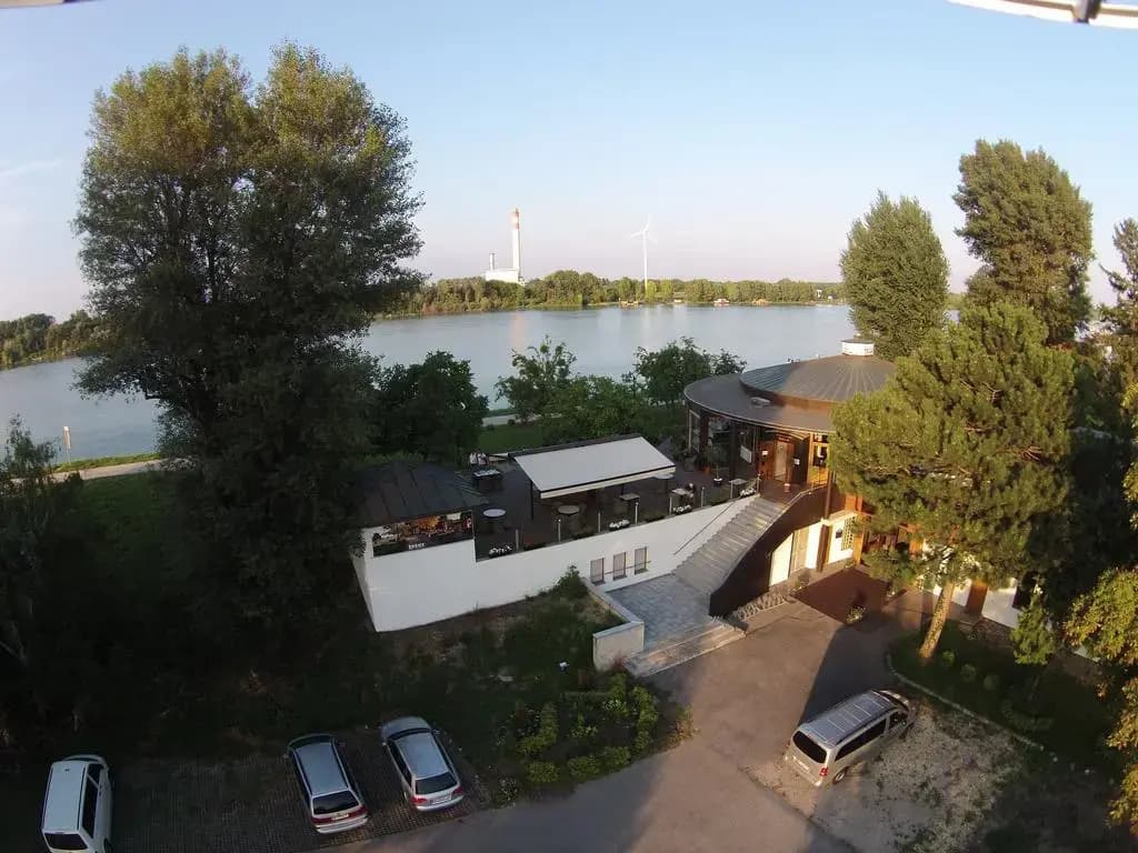 River Lodge - photo 10