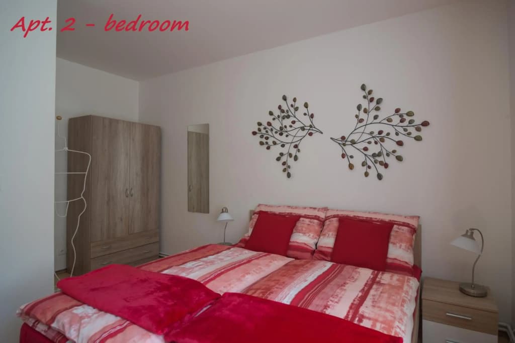 Cozy 2 bedroom Apt with Garden close to Prague Castle - photo 4