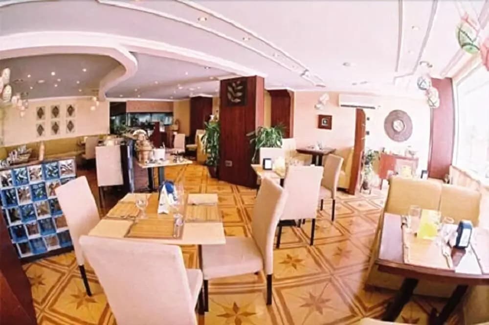 Diamond Hotel - photo 10