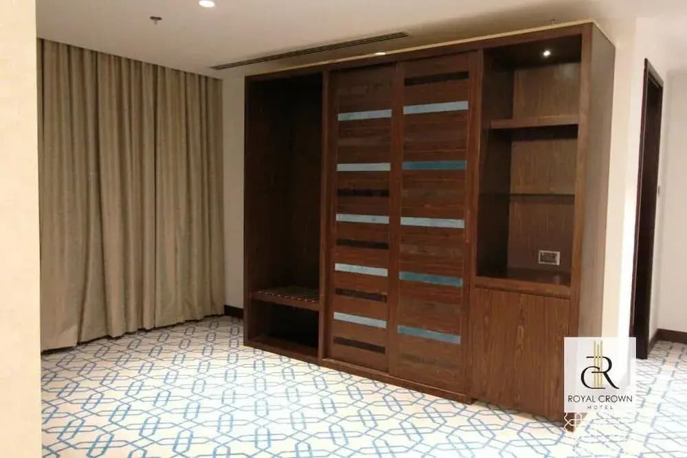 Royal Crown Hotel - photo 7