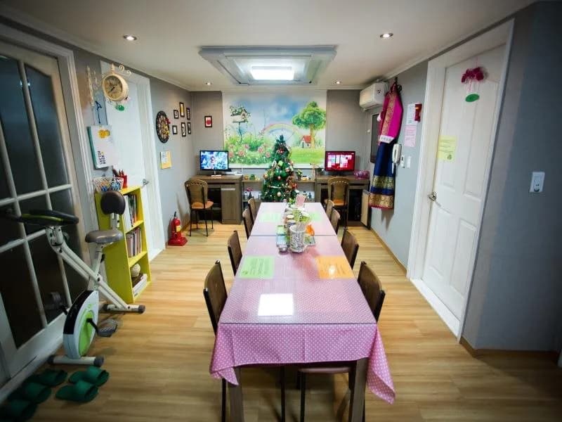 Apple Guesthouse - photo 16